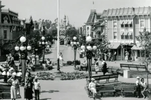 Disneyland mainstreet in black and white